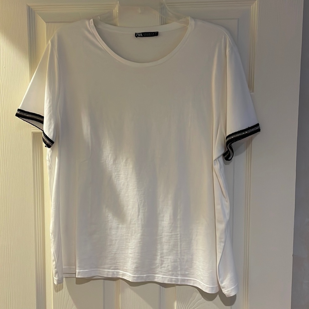 Zara white short sleeve top with black/silver/gold piping on sleeve in size XL